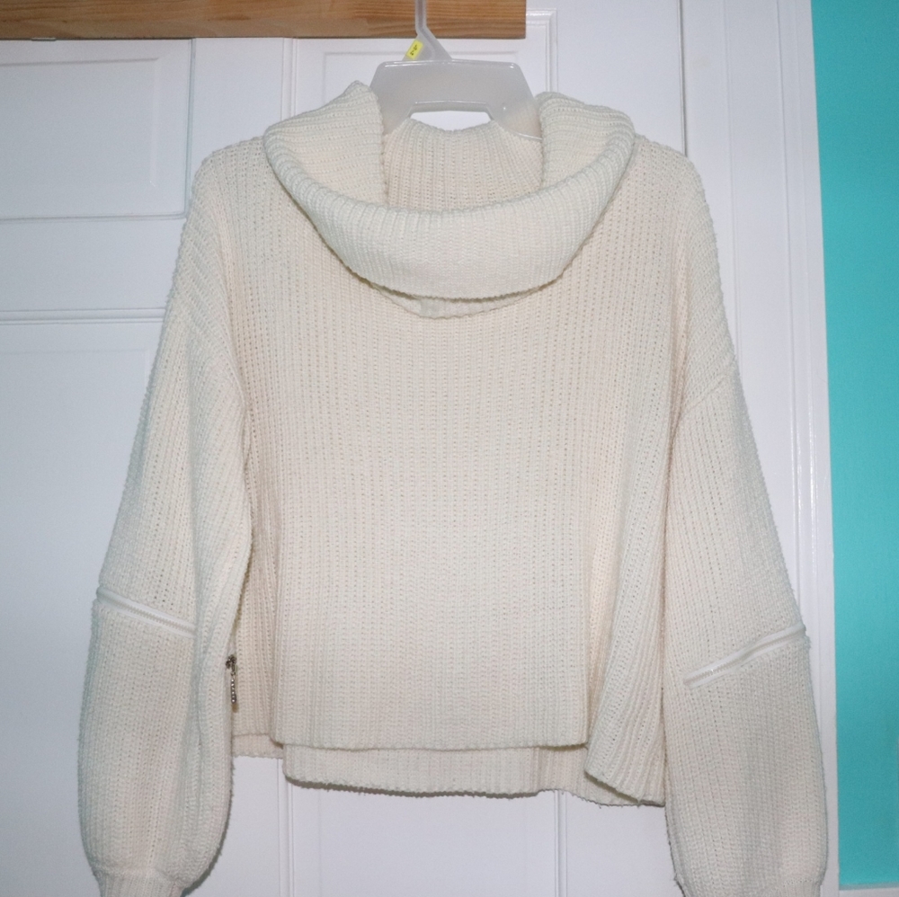 Cowl neck cropped sweater